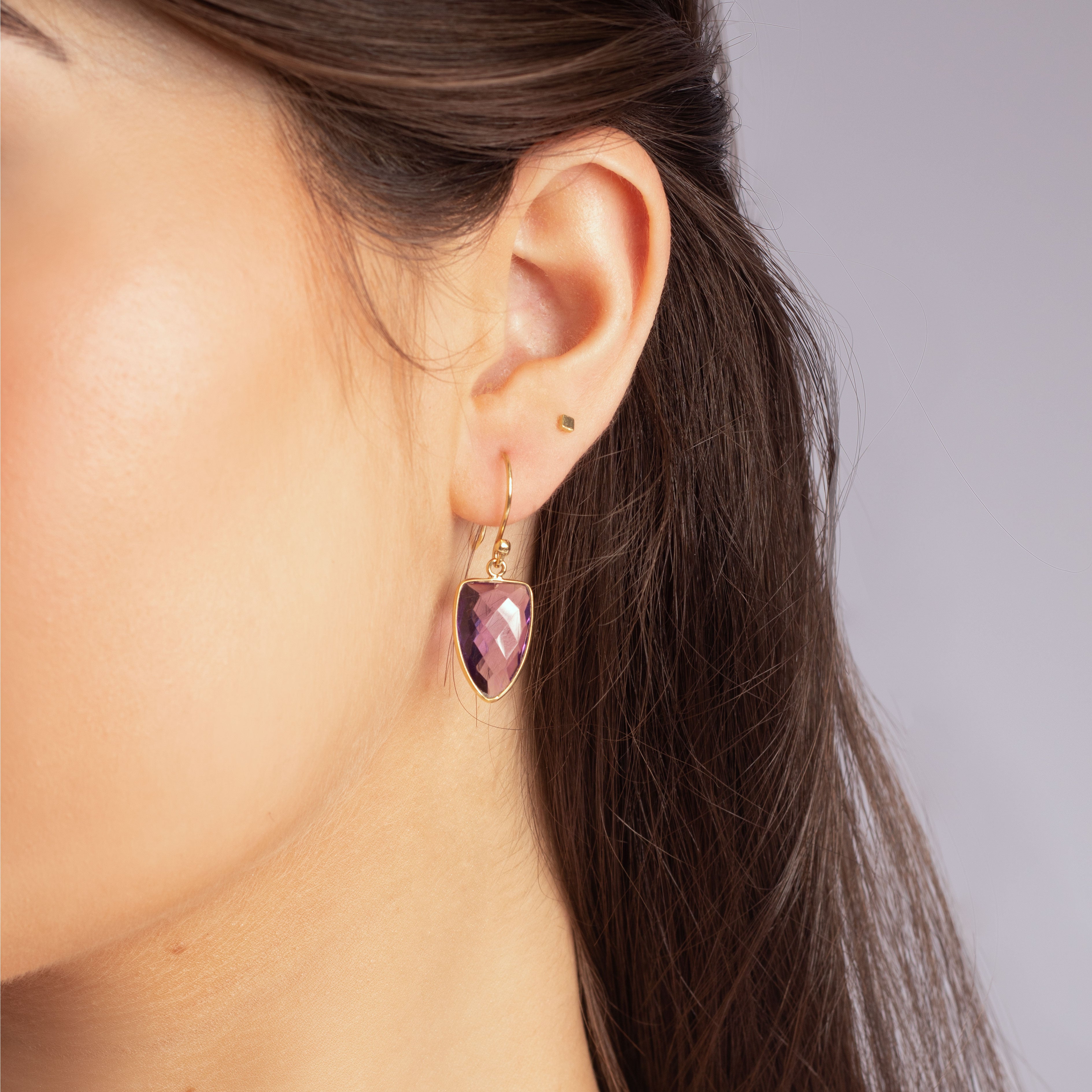 Aquarius' Amethyst: February's Gem of Serenity and Sophistication at Mezi