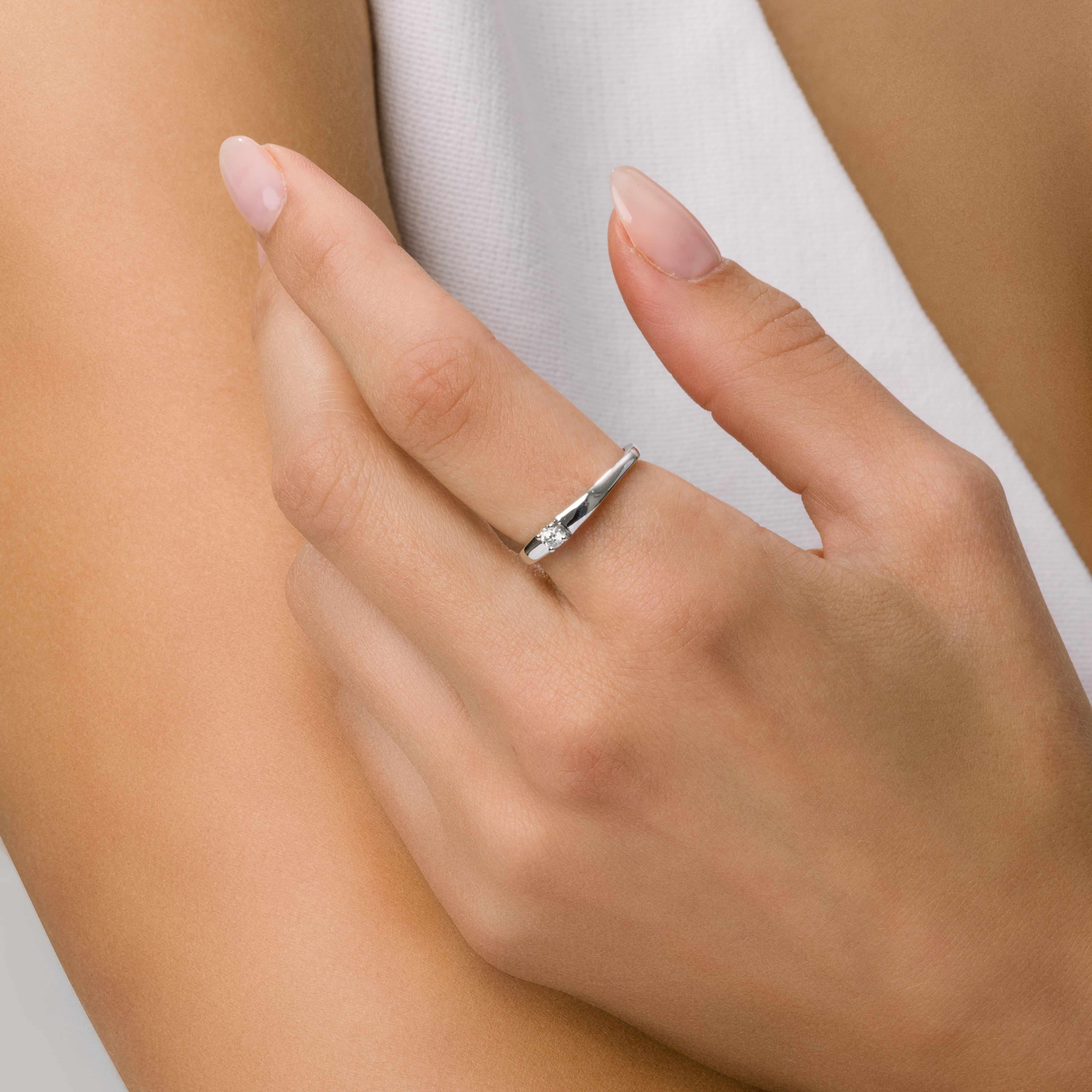 Eternia moissanite ring