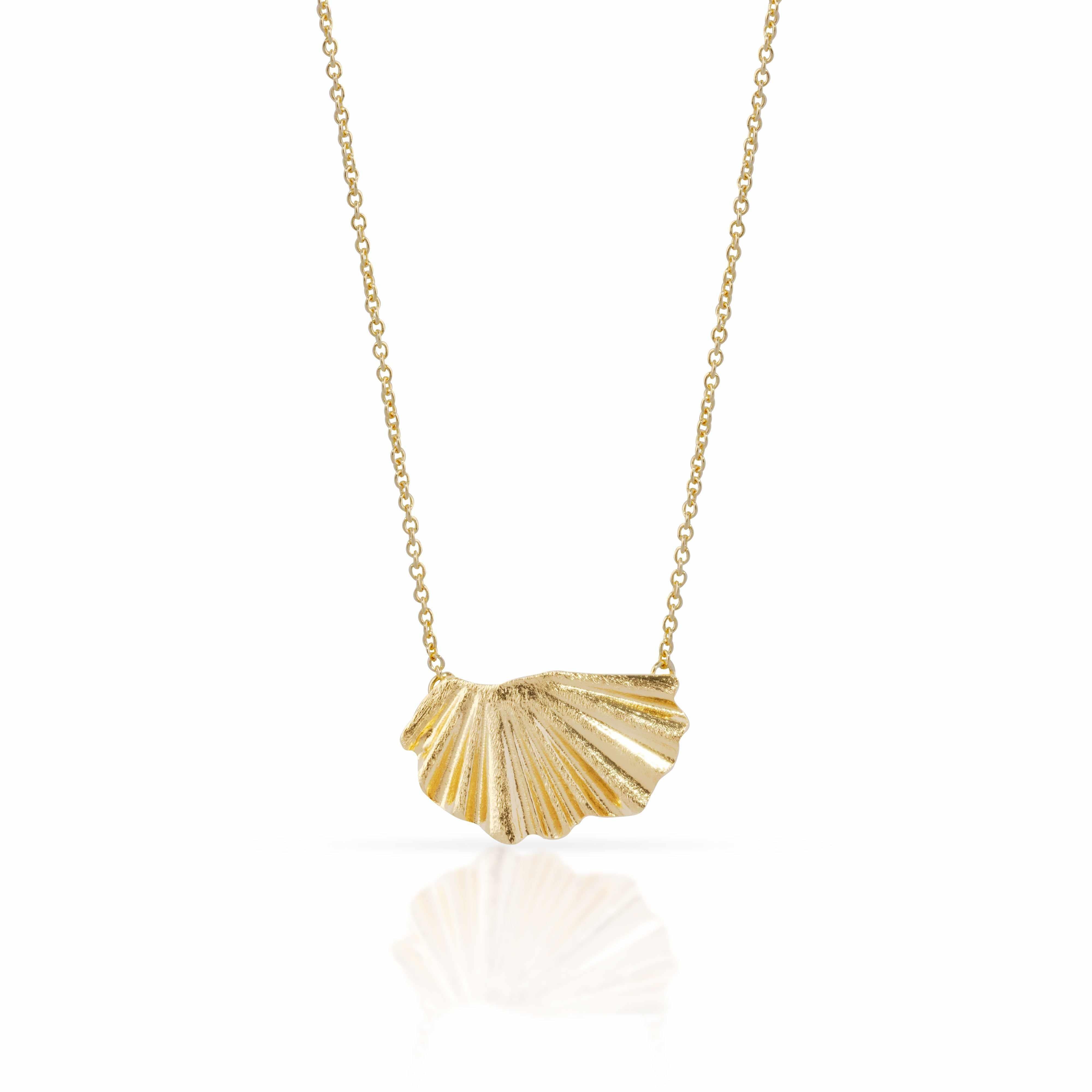 Gold Reem Fan Pendant - Jewellery | Mezi  | MEZI