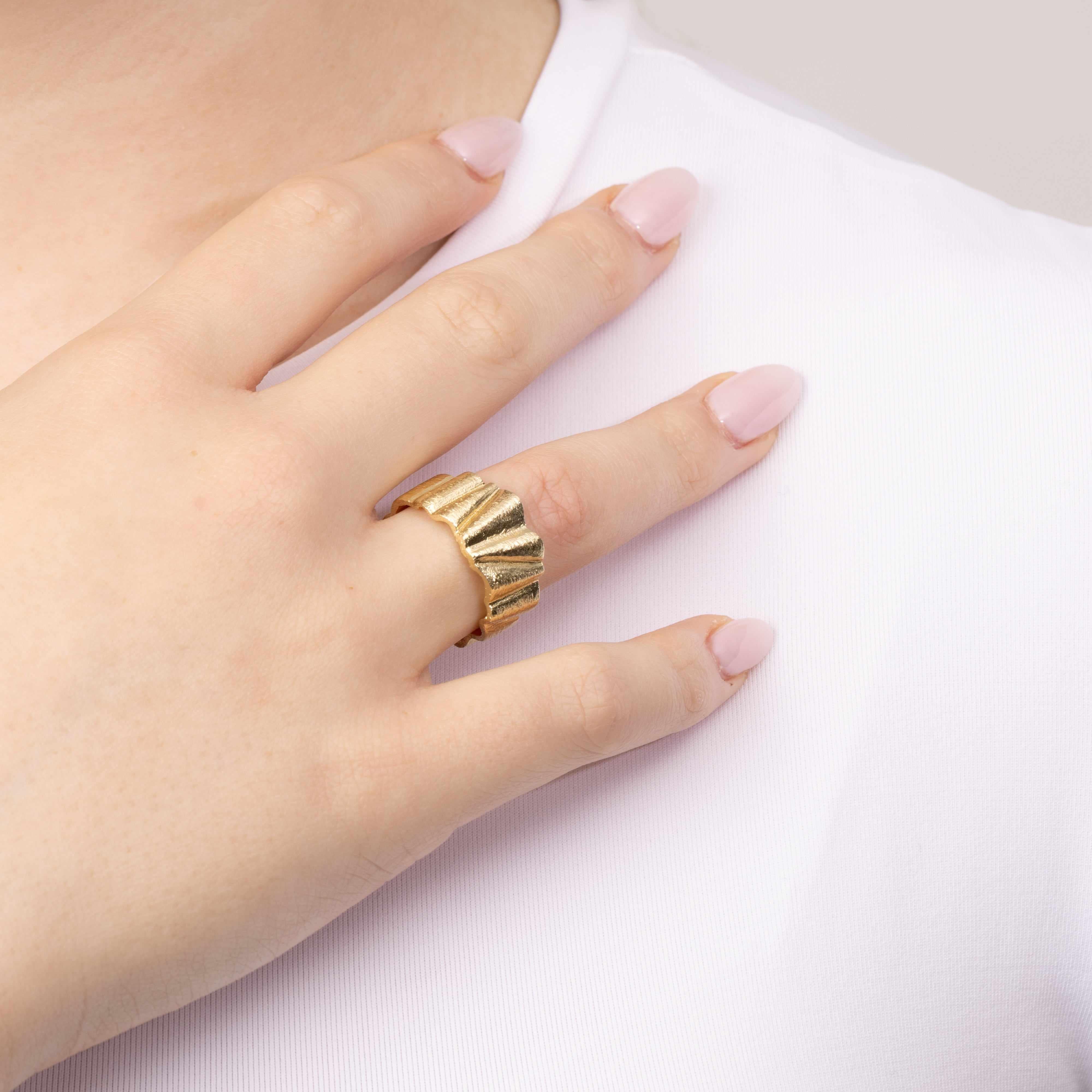 Huxley gold ring | MEZI