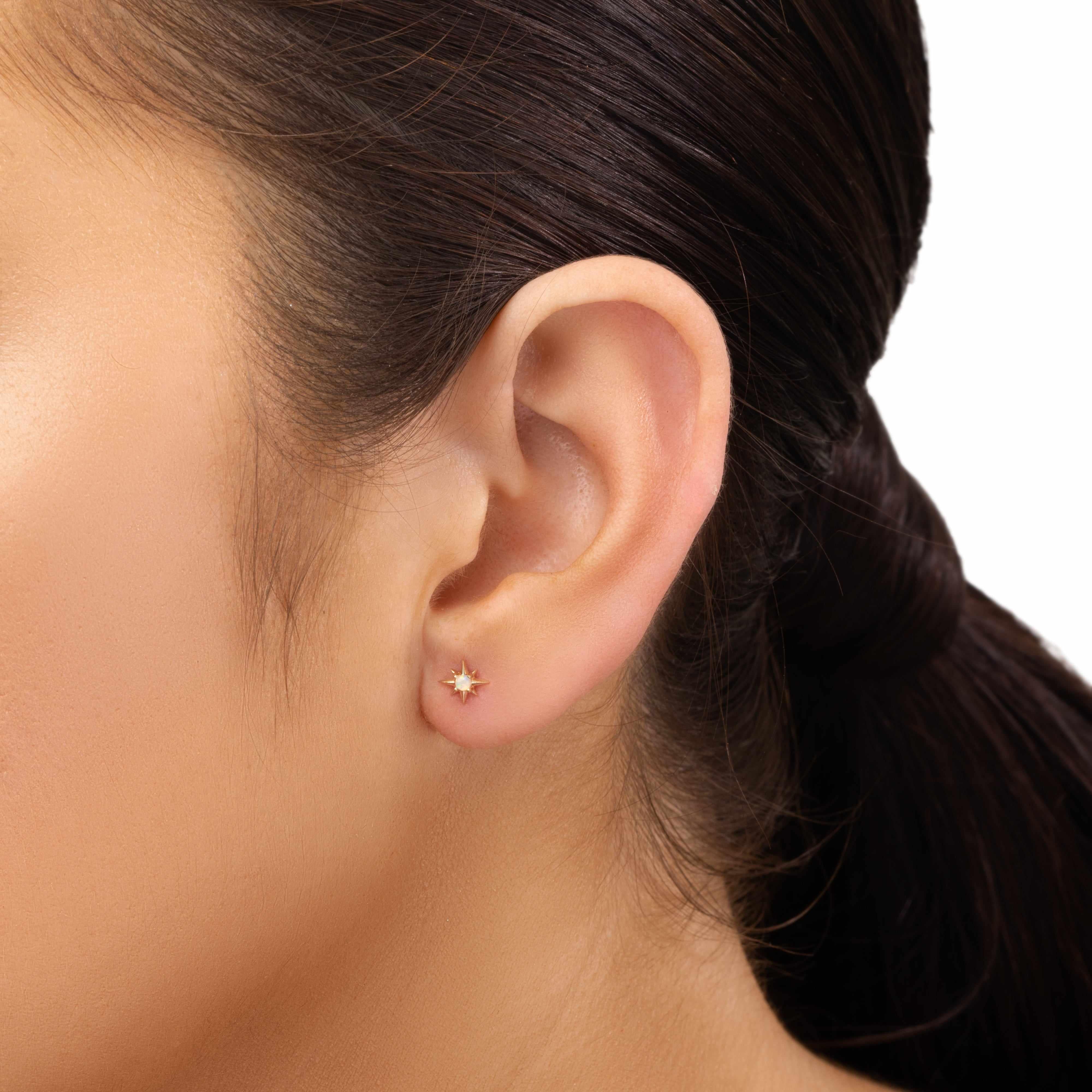 Serin Australian Opal Labret – 14K Gold Star Flat Back Stud Earring | MEZI | MEZI