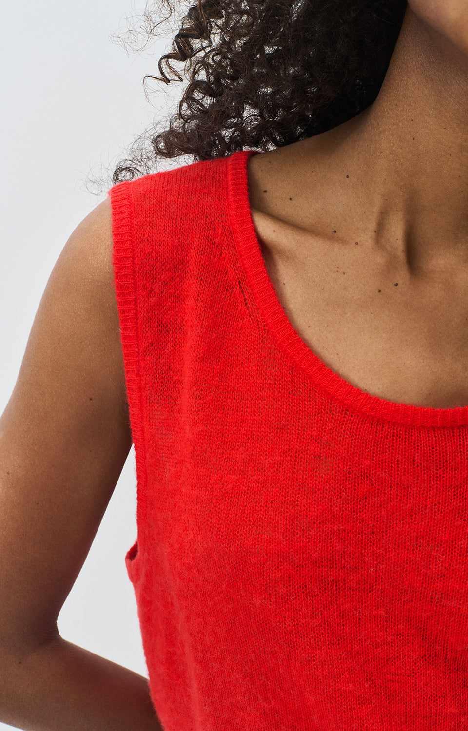 Close-up of soft wool-viscose-cashmere blend texture on American Vintage G-DUM18B tank sweater, sold at MEZI Australia.