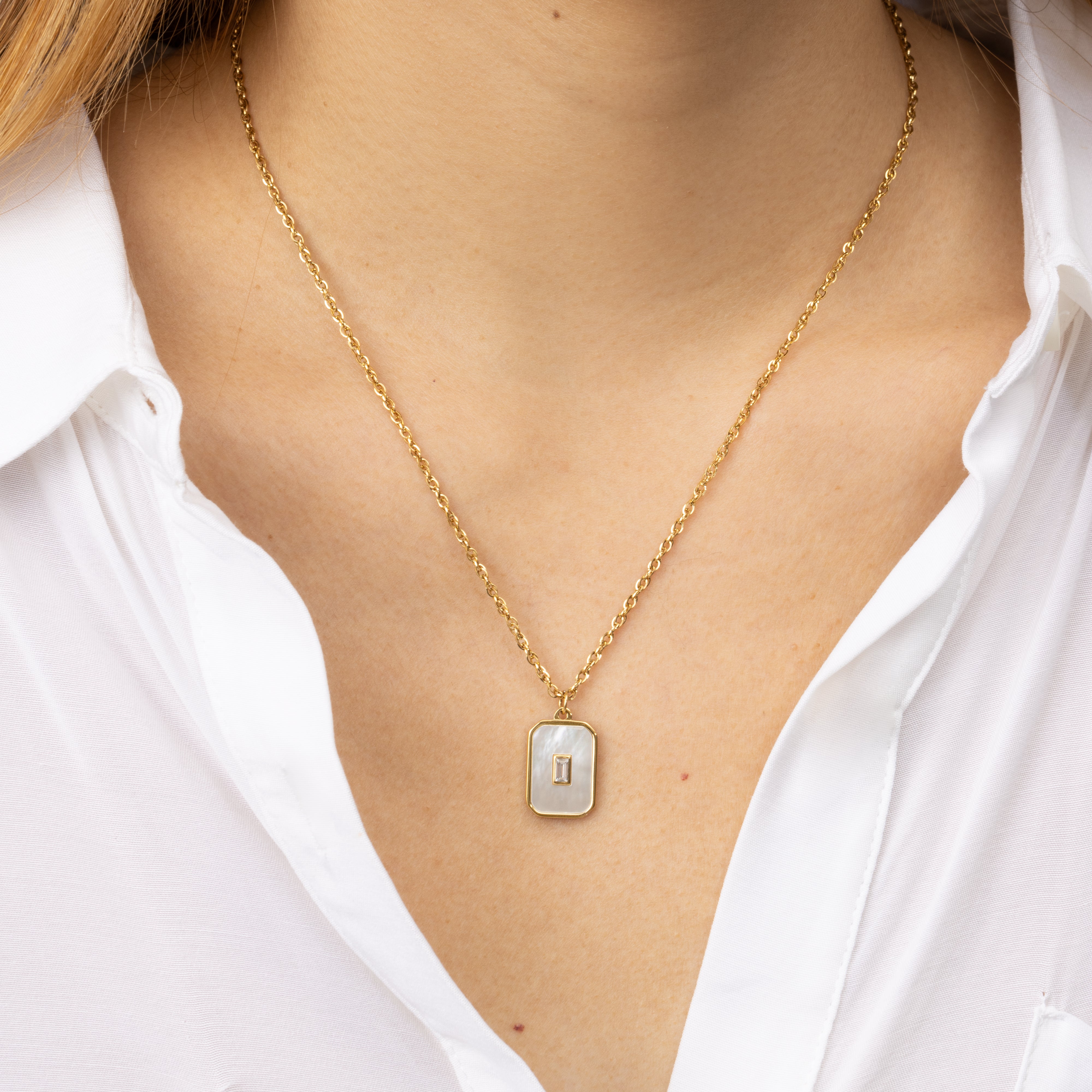 Lura mother of pearl crystal gold pendant | MEZI