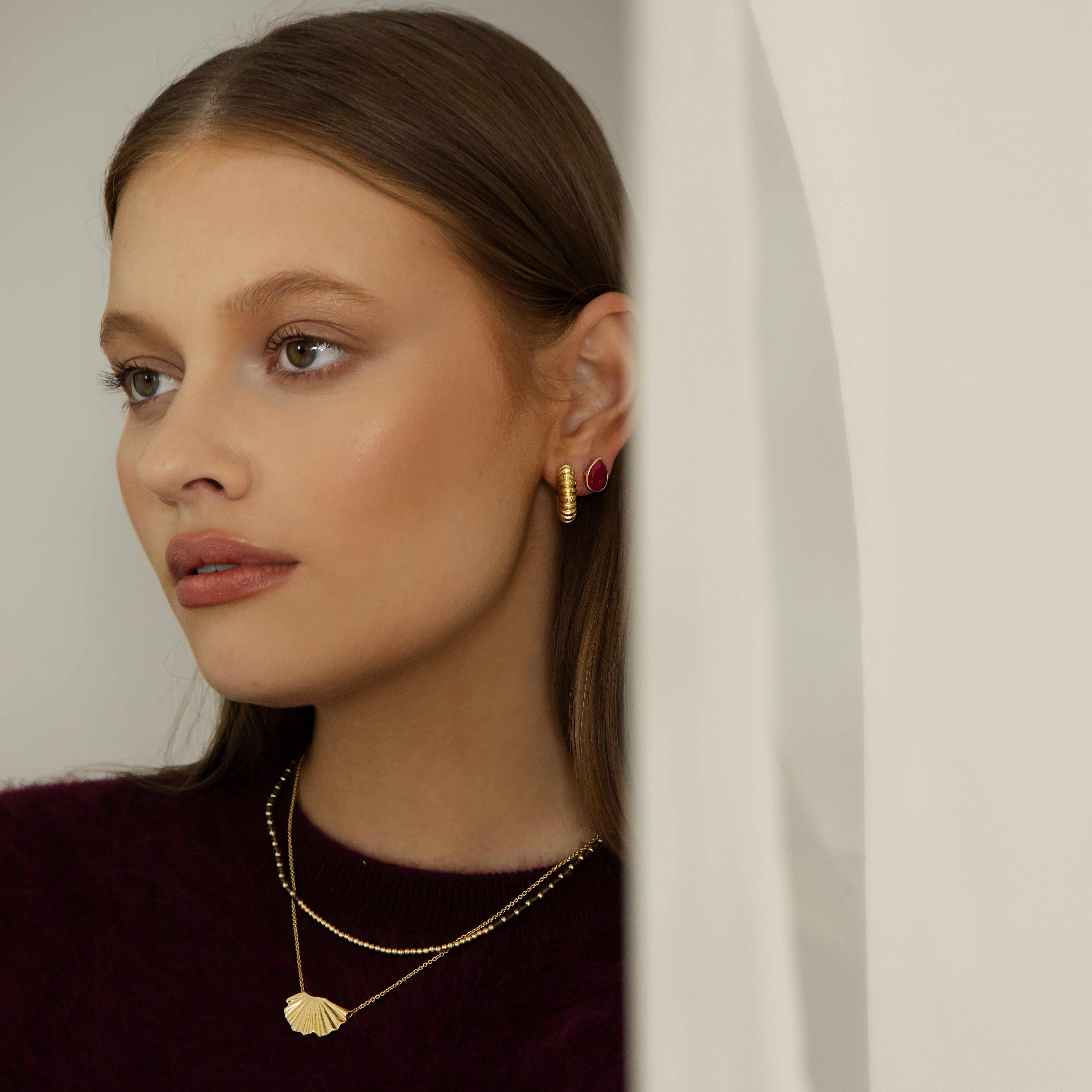 Gold Reem Fan Pendant - Jewellery | Mezi  | MEZI