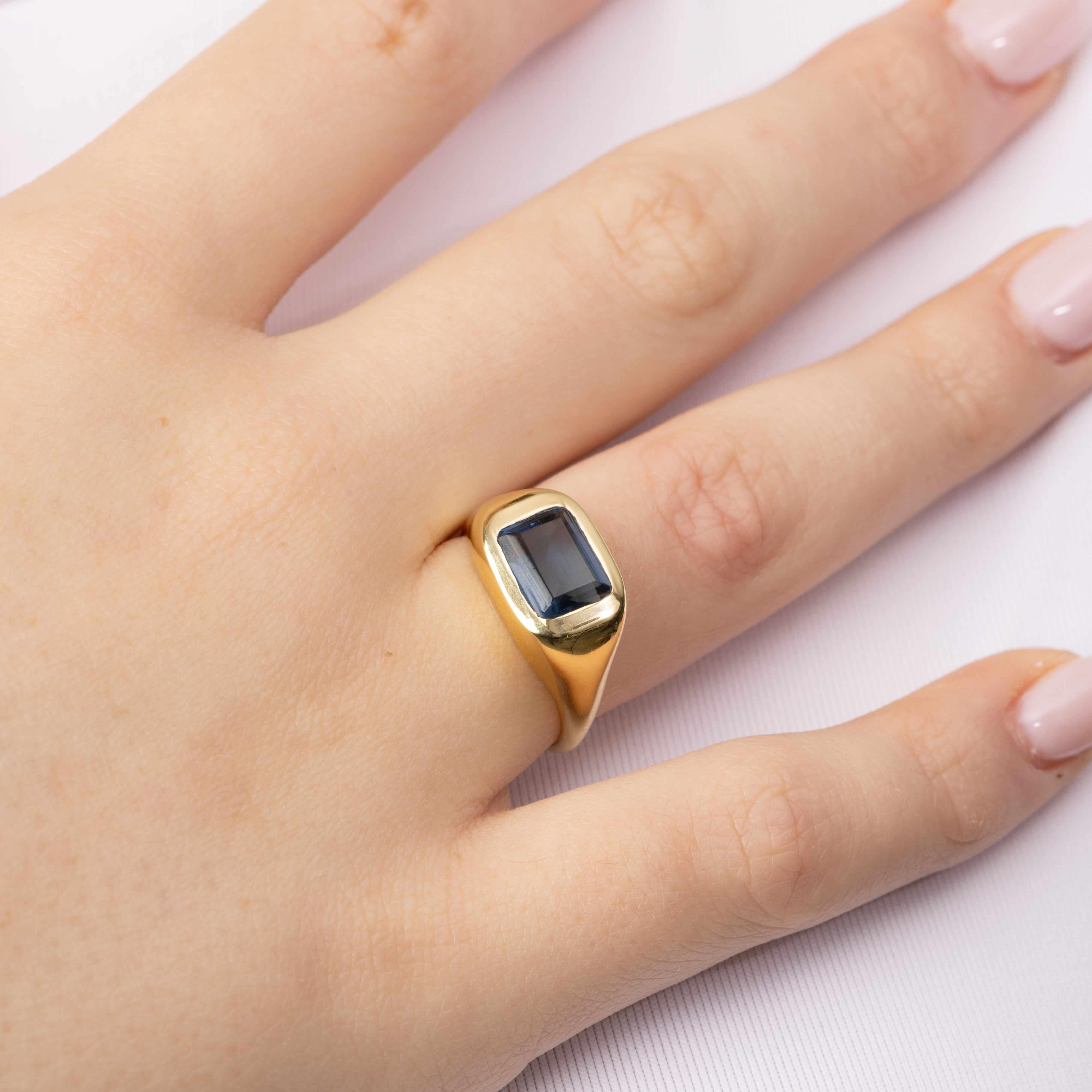 Cabar baguette Iolite ring | MEZI