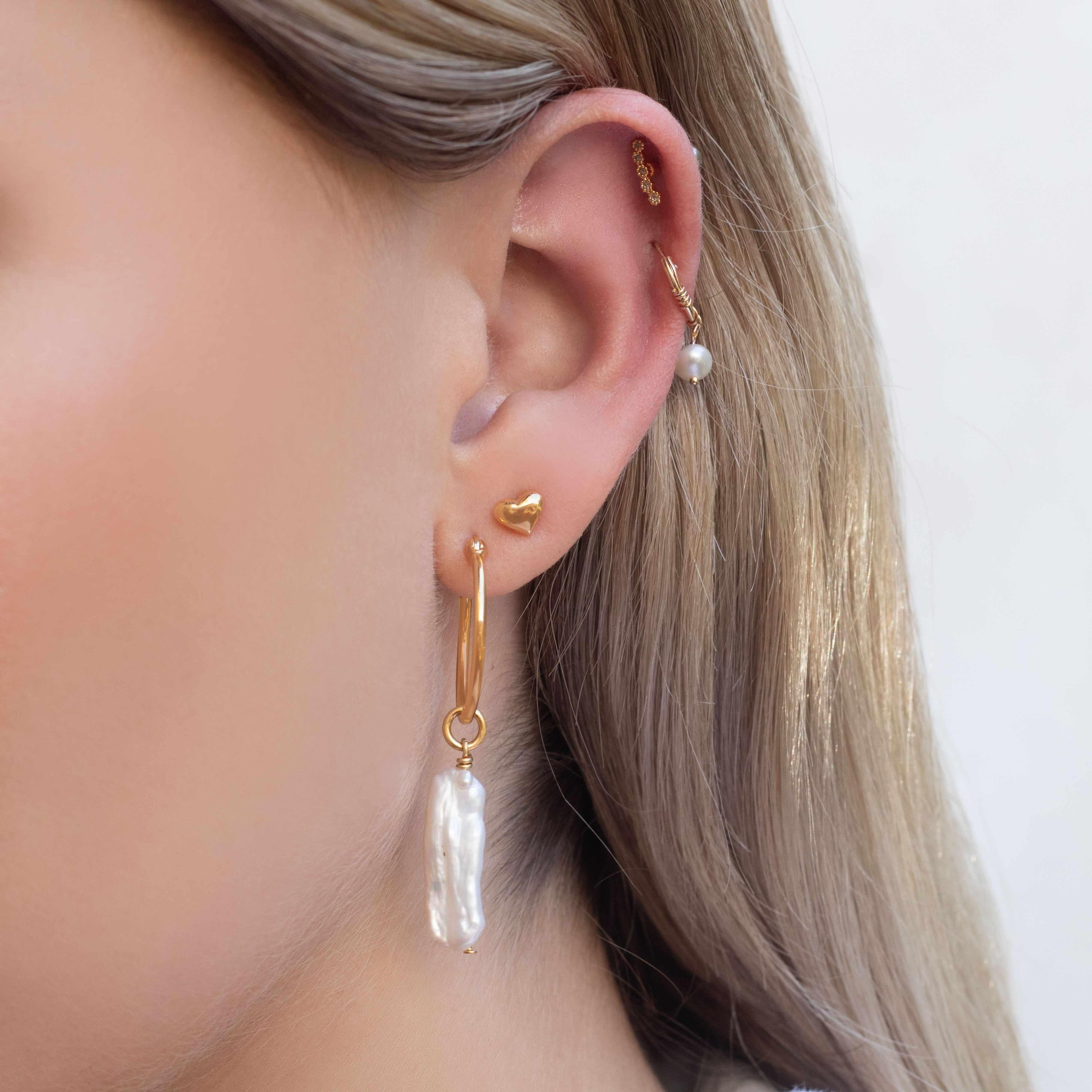 Pila heart stud earrings | MEZI