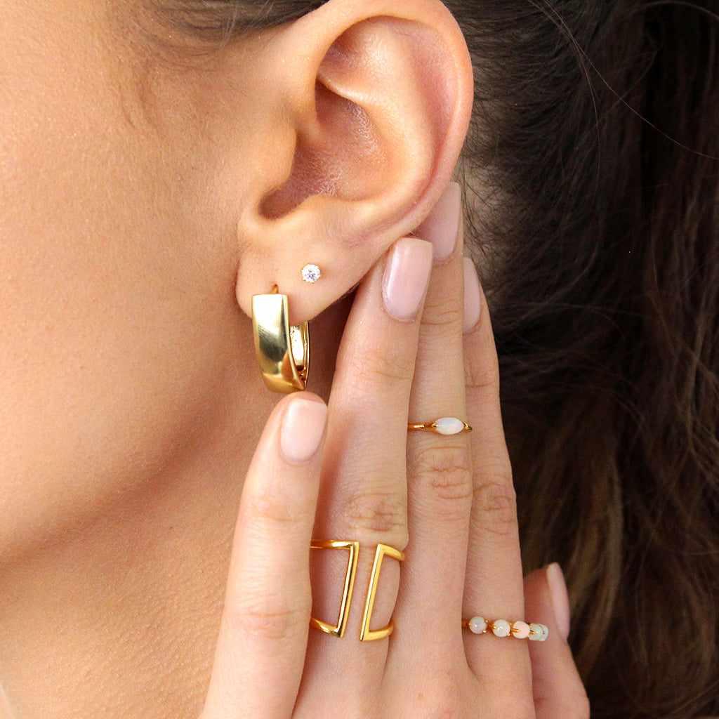 How to Style Mismatched Earrings (Stud and Hoop) Without Looking Unbalanced