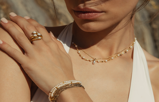 Guide to layering pearl jewellery for a beach-friendly look
