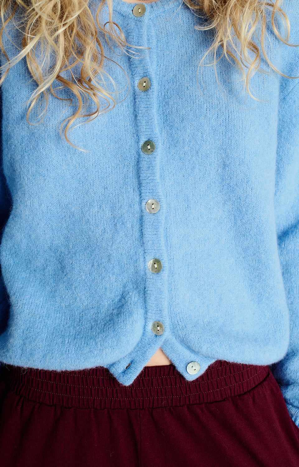 Close-up of wool texture, mother-of-pearl button detailing on American Vintage cropped cardigan G-VITO19E, sold at MEZI Australia.
