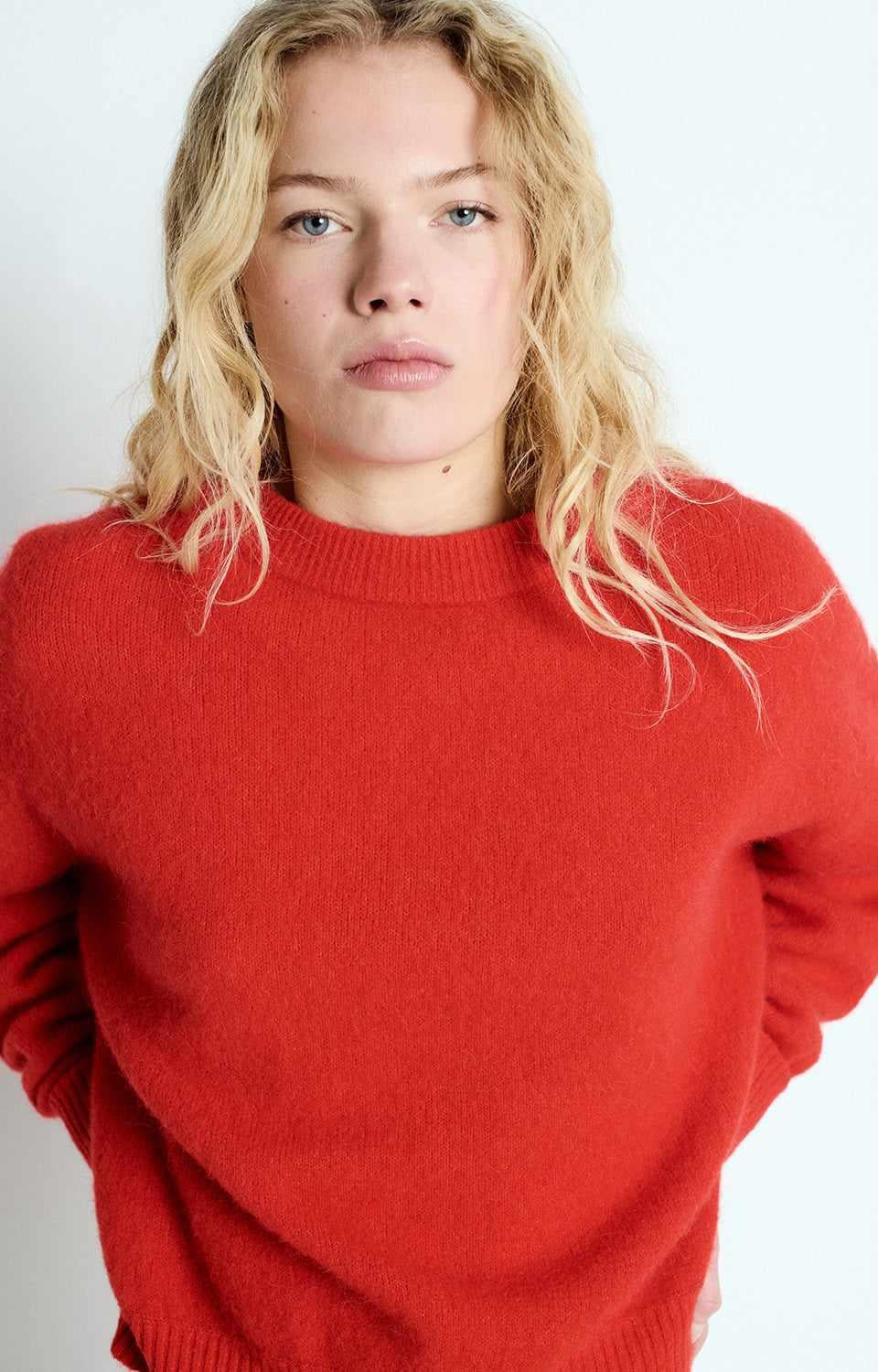 Close-up of soft alpaca-wool blend knit on American Vintage G-VITO18E jumper, sold at MEZI Australia.