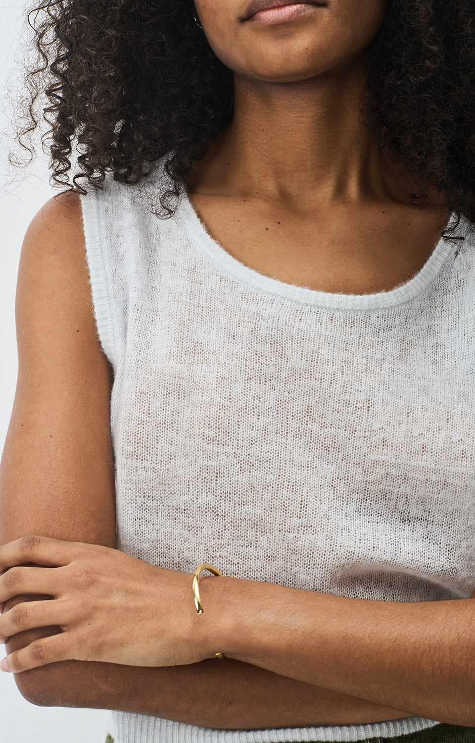 Close-up of soft wool-viscose-cashmere blend texture on American Vintage G-DUM18B tank sweater, sold at MEZI Australia.