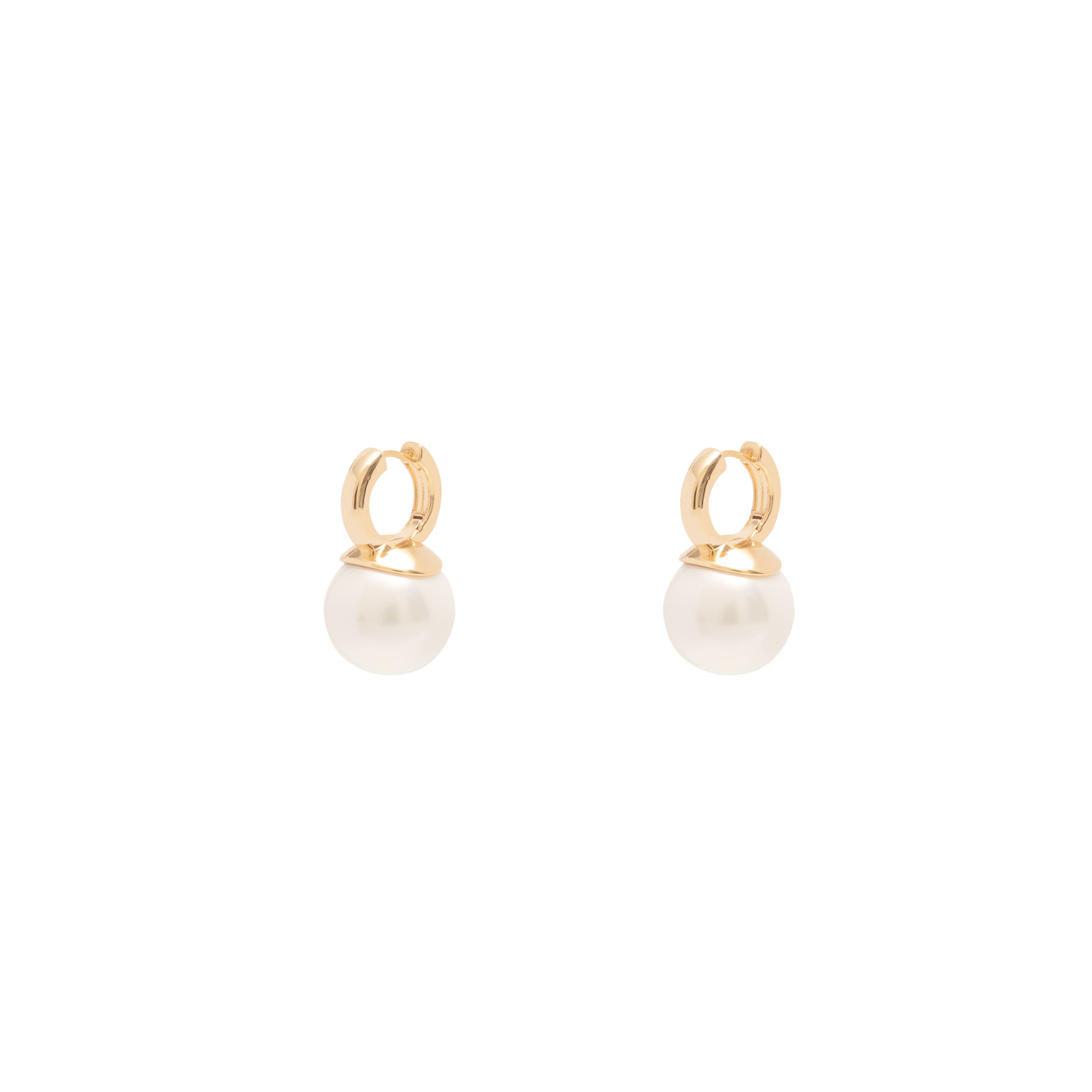 Arlette pearl huggies | MEZI
