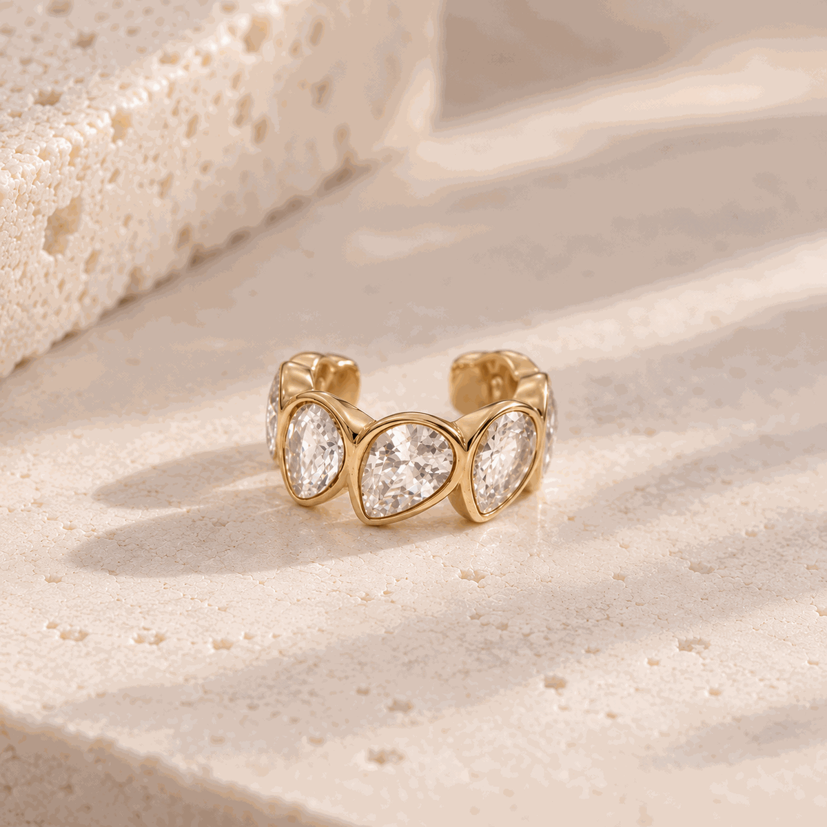 Cala ear cuff | waterproof