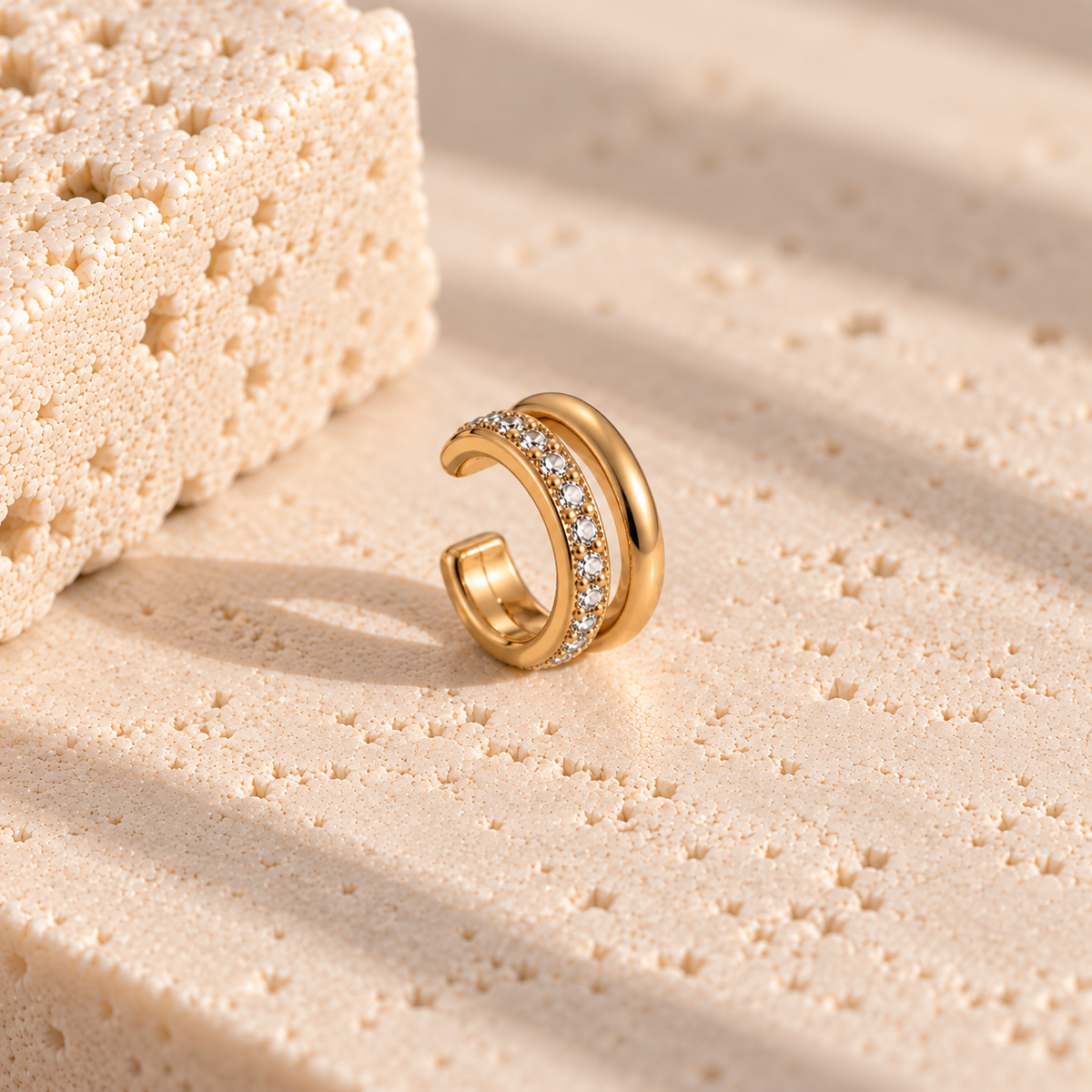Jaen ear cuff | waterproof
