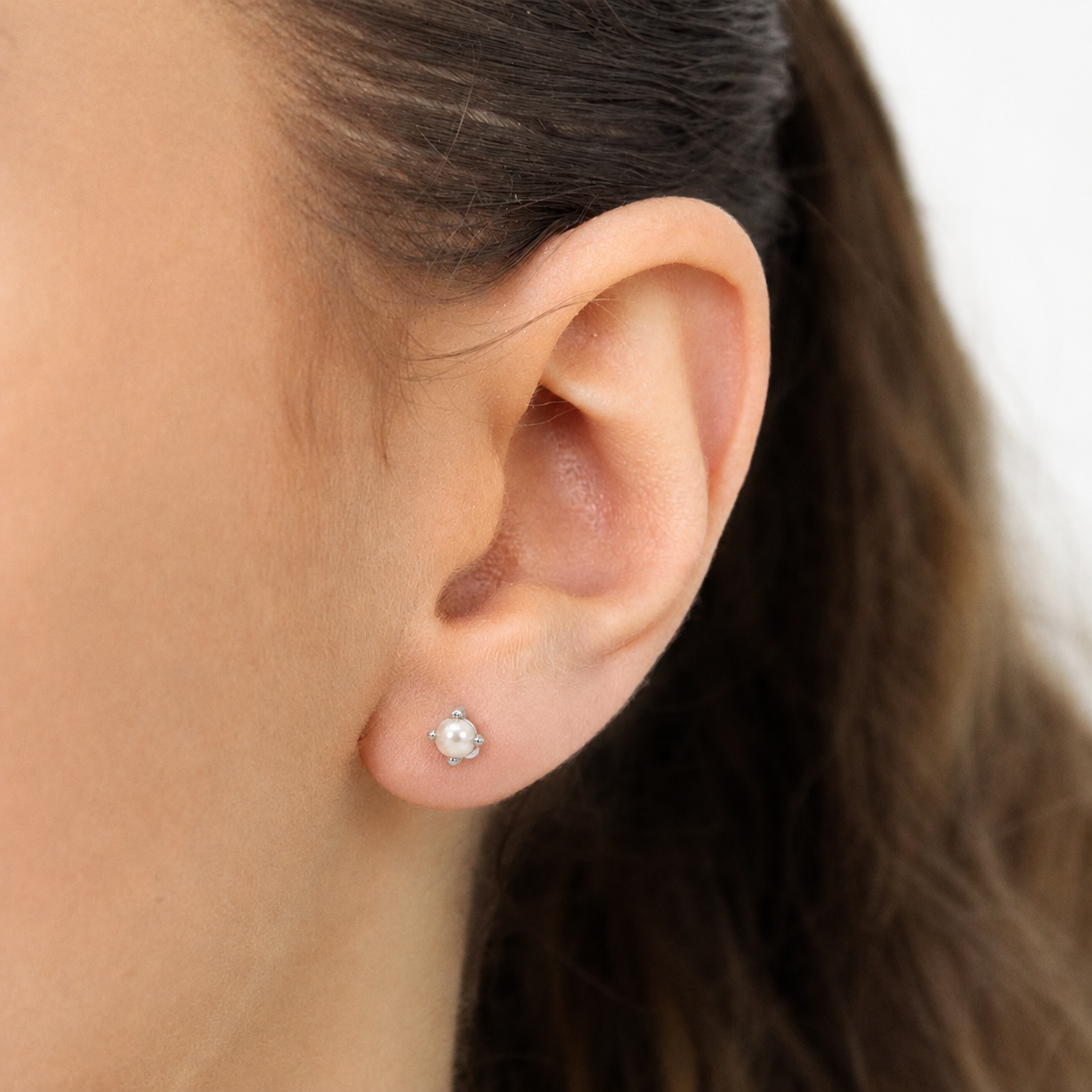 Roma pearl studs