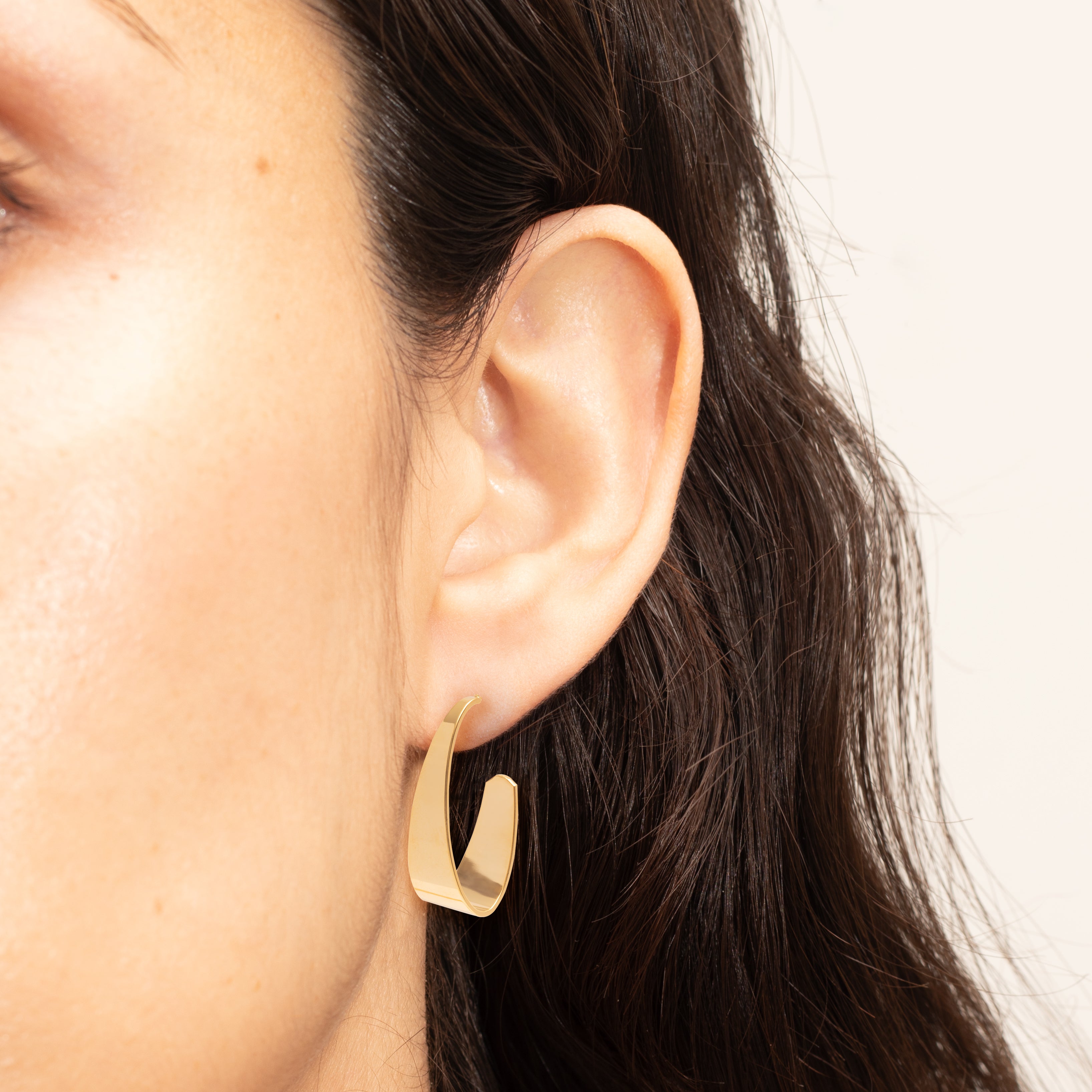 Zeke gold hoop earrings | MEZI