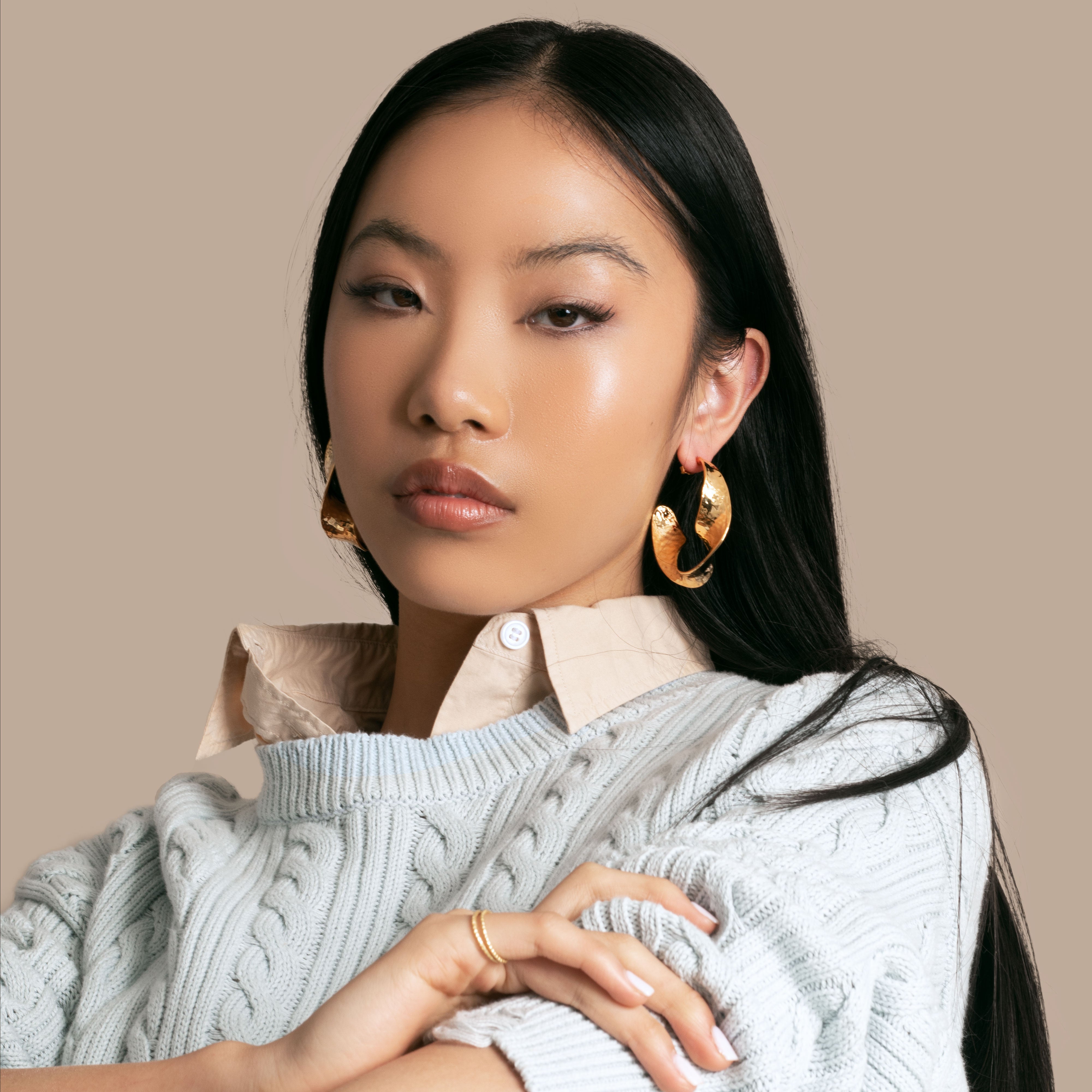 Alula twist hoop earrings | MEZI