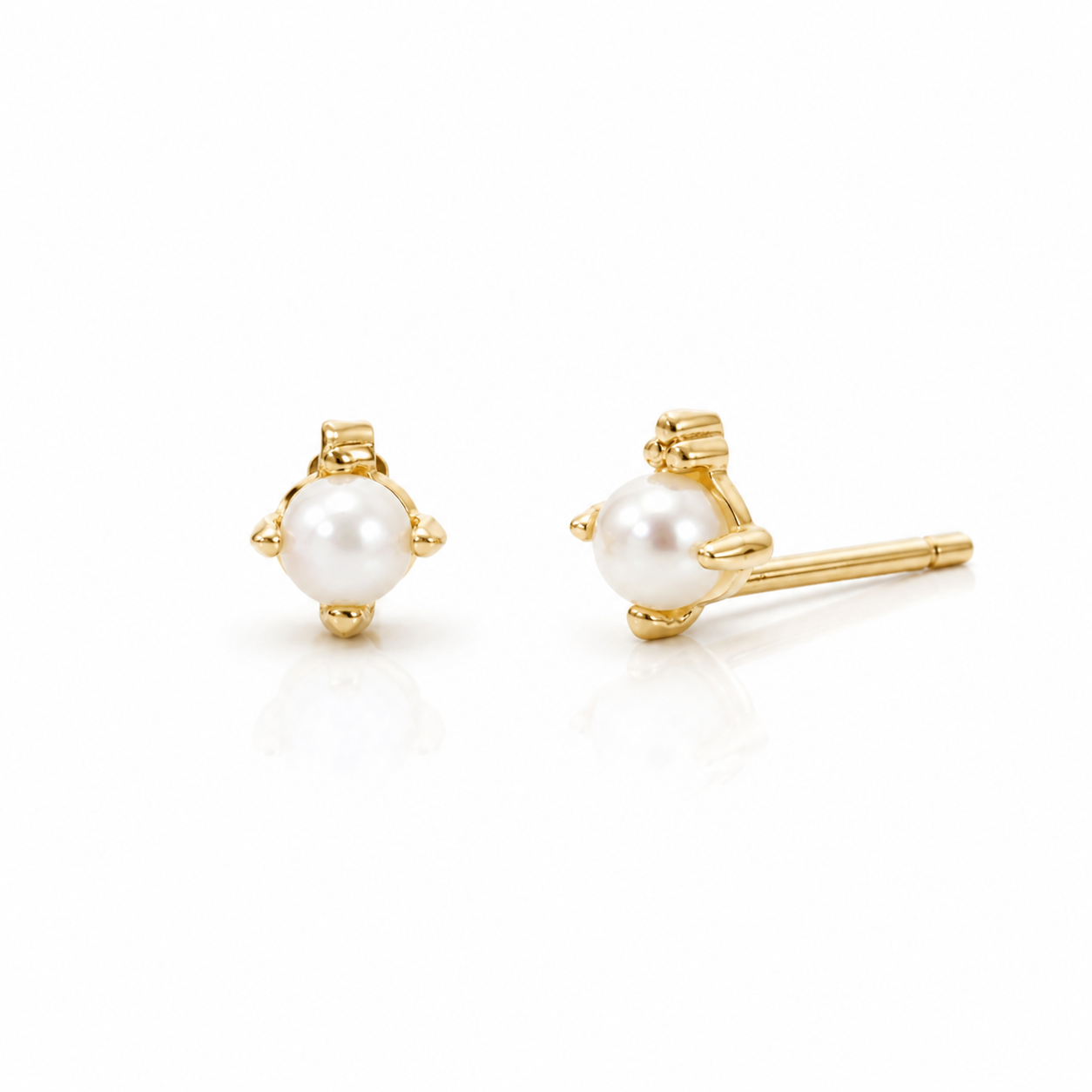 Roma pearl studs
