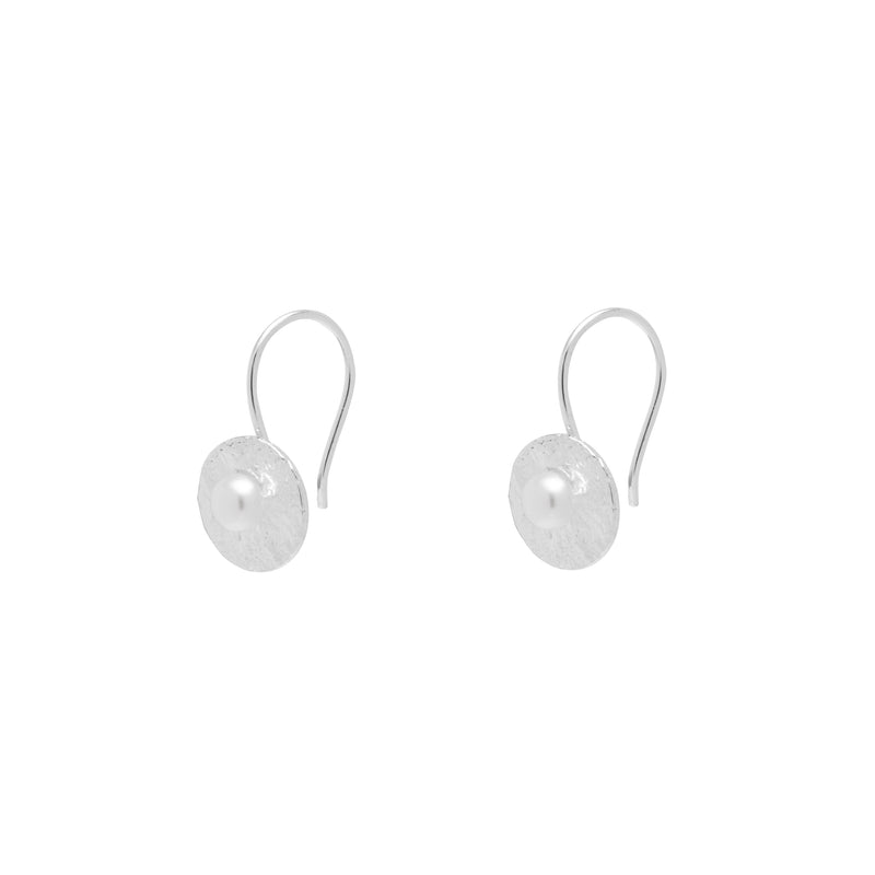 Ruka pearl disc earrings