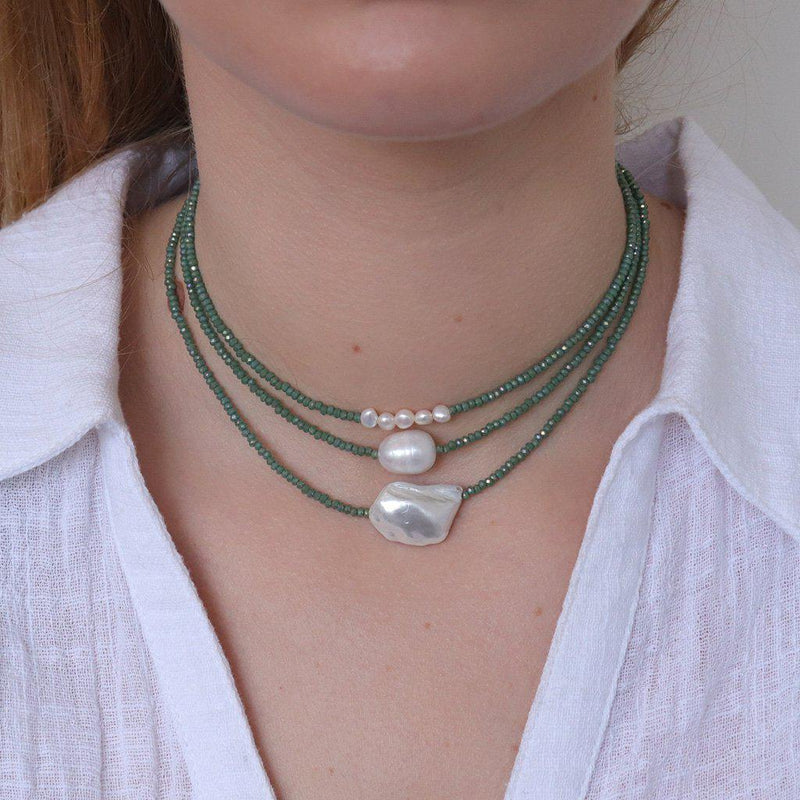 Darby natural pearl green necklace