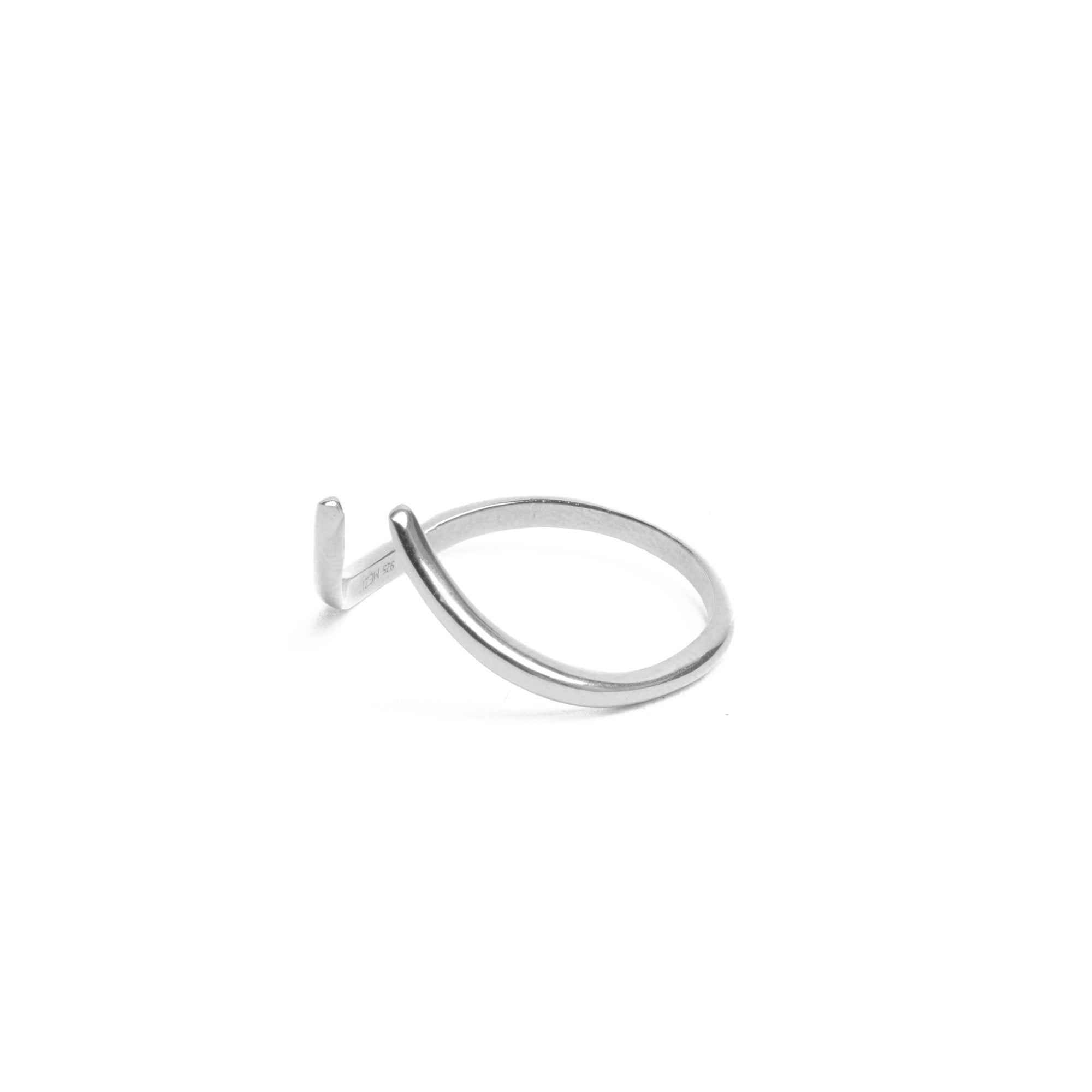 Manu round open horn ring