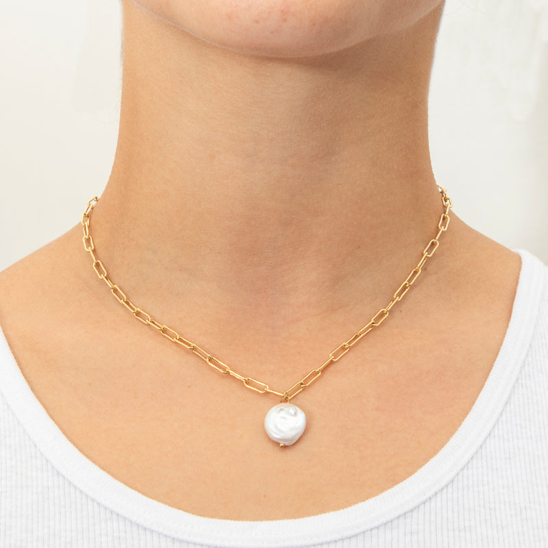 Leah freshwater pearl necklace