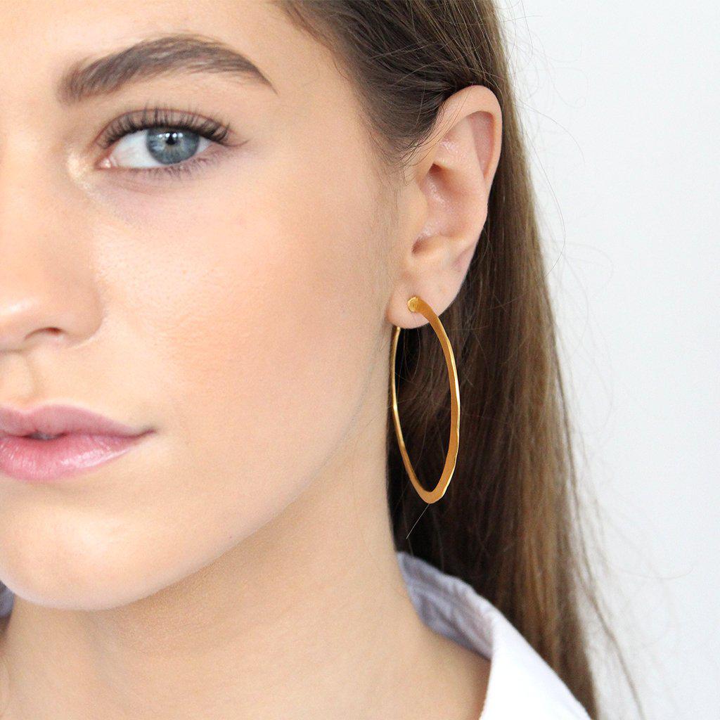Dafne gold filled hoop earrings | MEZI
