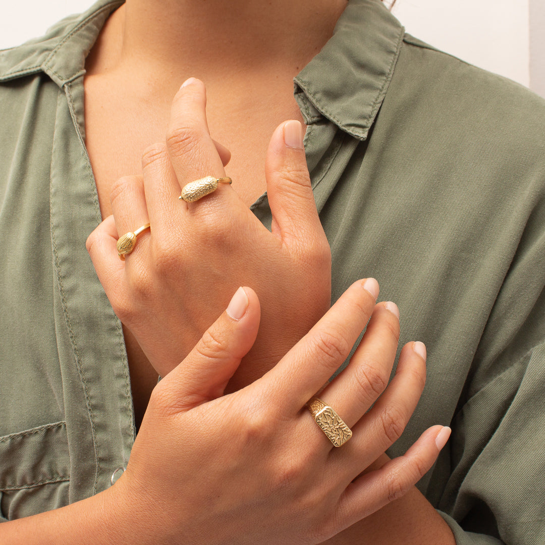 Kali rectangle hinge gold ring | MEZI