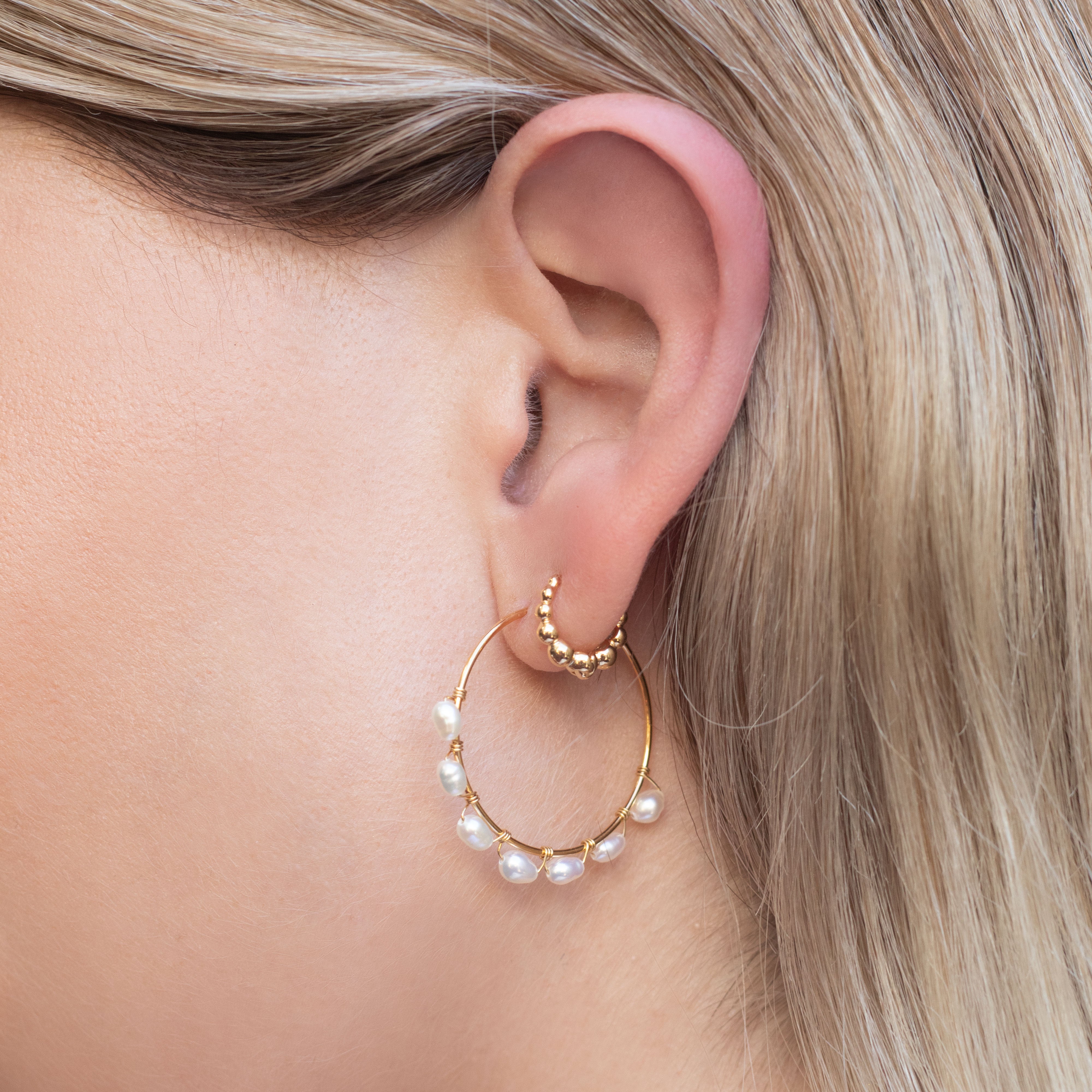 Paige freshwater pearl hoops | MEZI