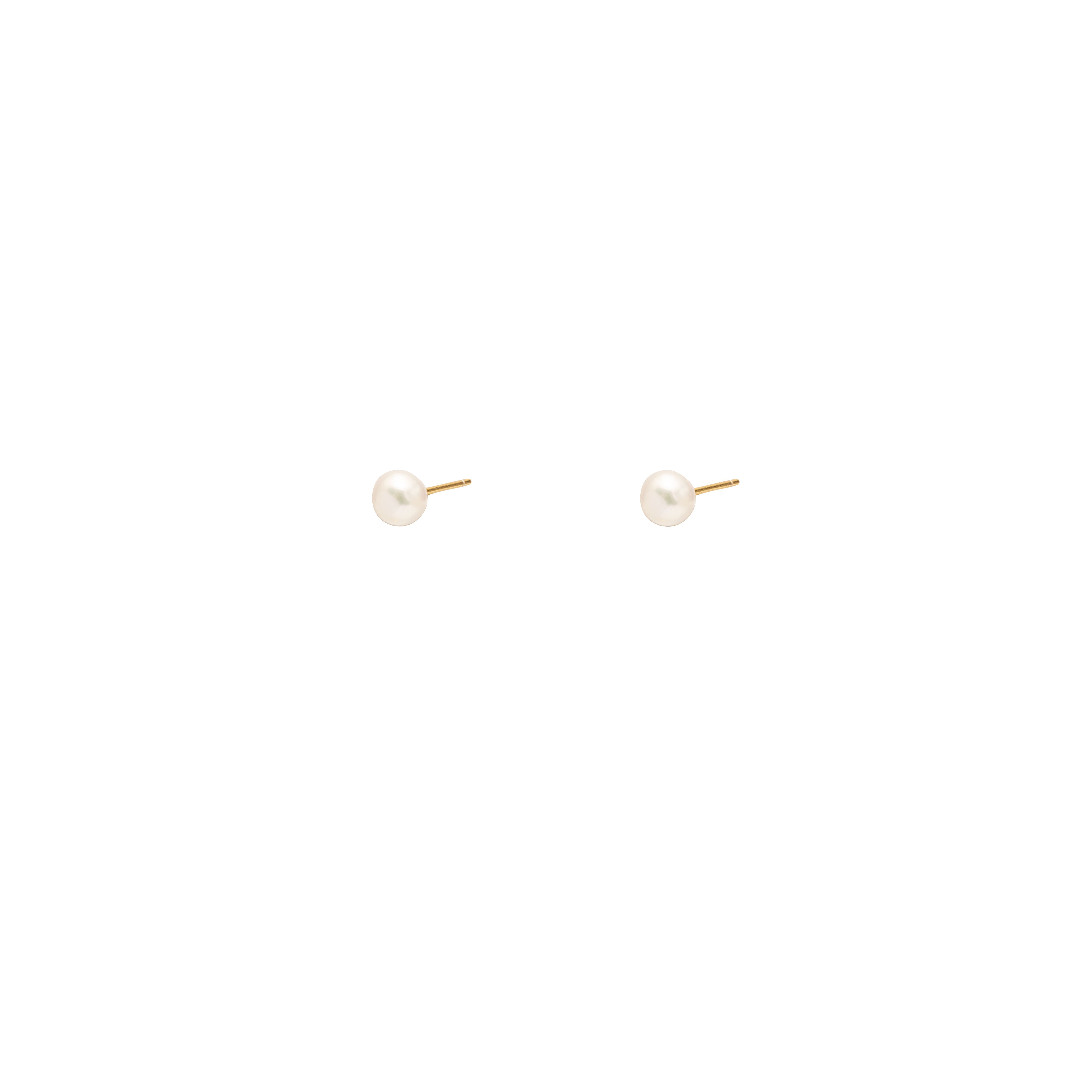 Ramos pearl stud earrings | MEZI