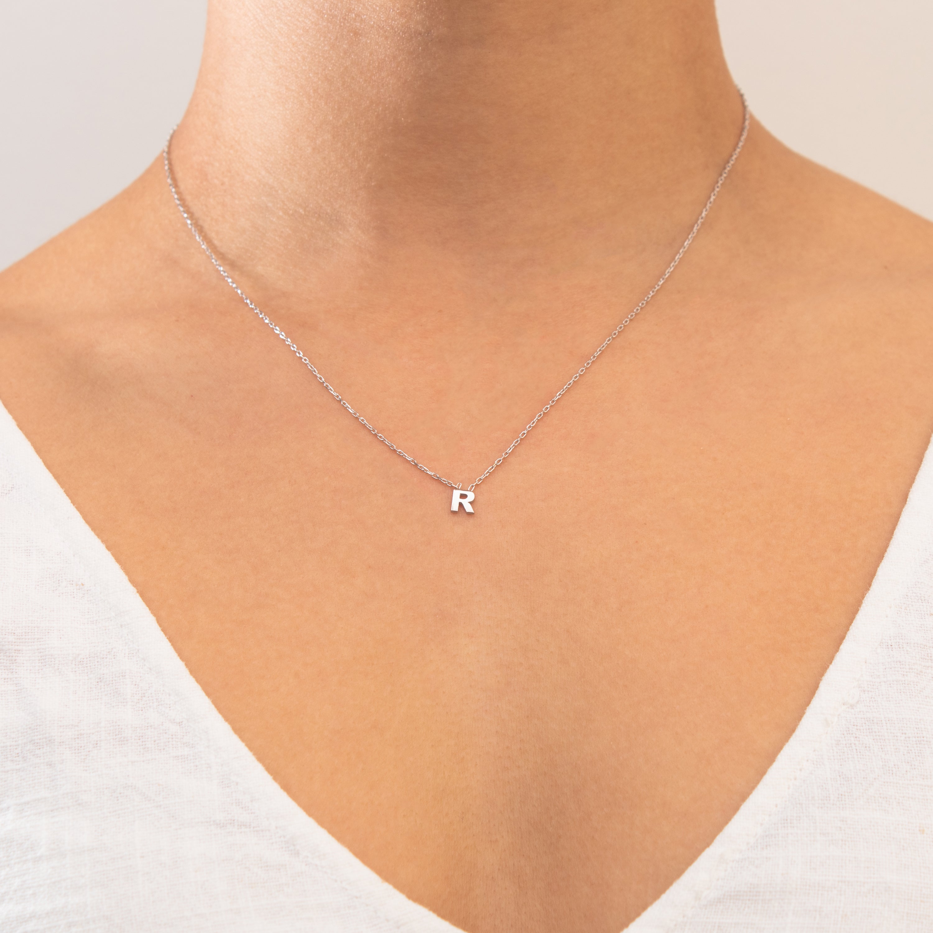 Plain Initial pendant necklace | MEZI