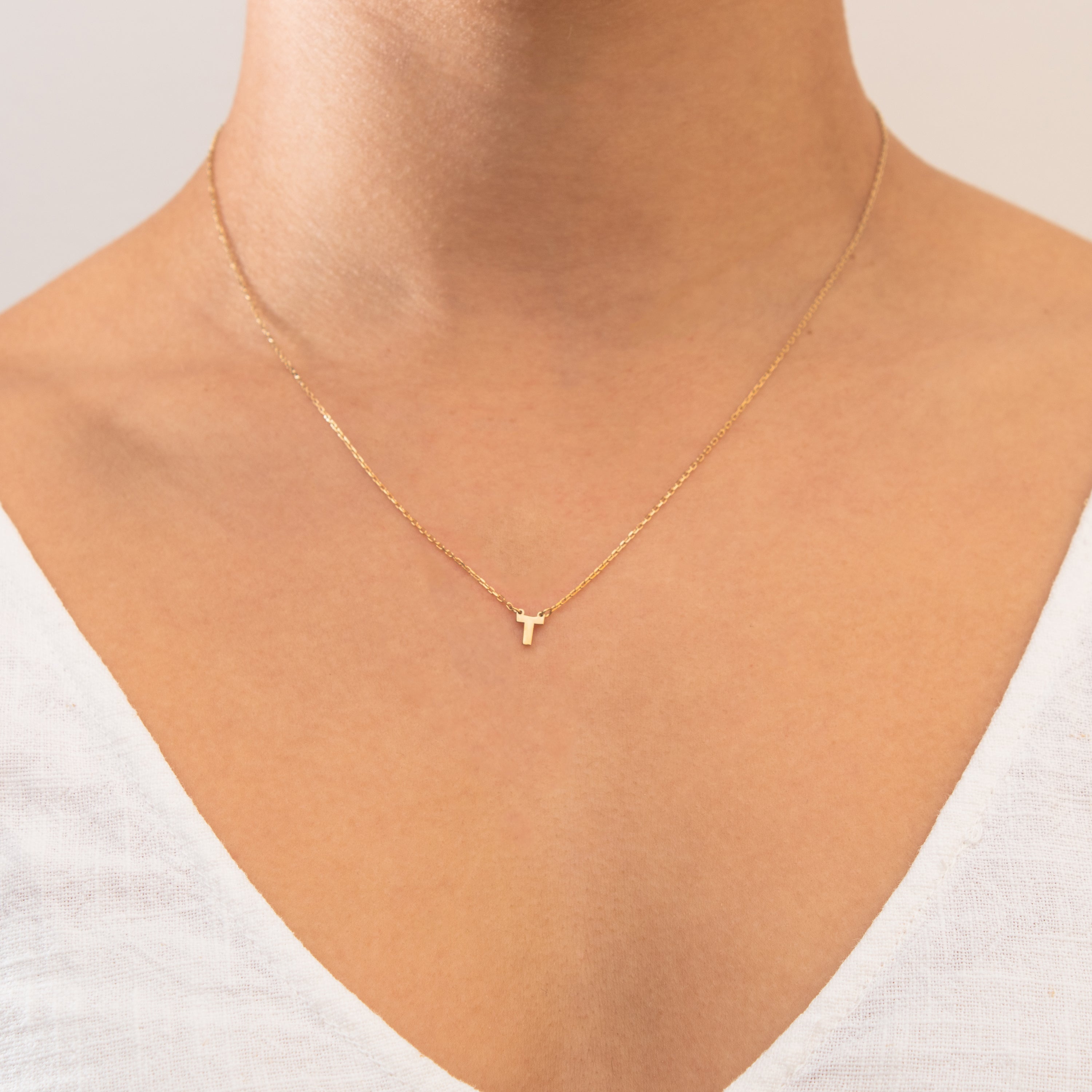 Plain Initial pendant necklace | MEZI