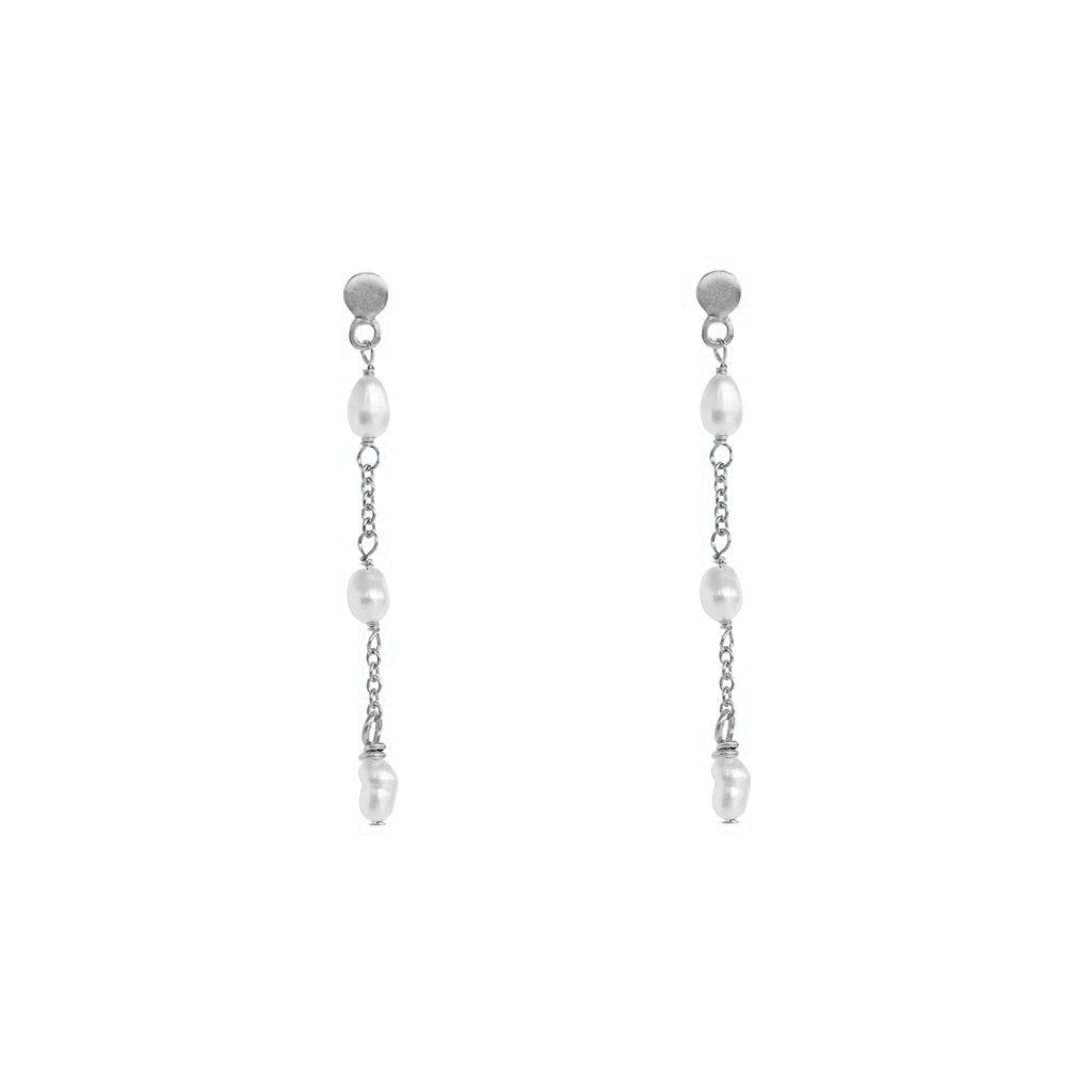 Tinley freshwater pearl gold earrings | MEZI