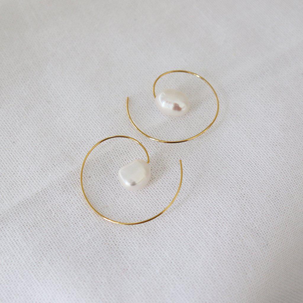 Virginia fresh water pearl hook earrings | MEZI