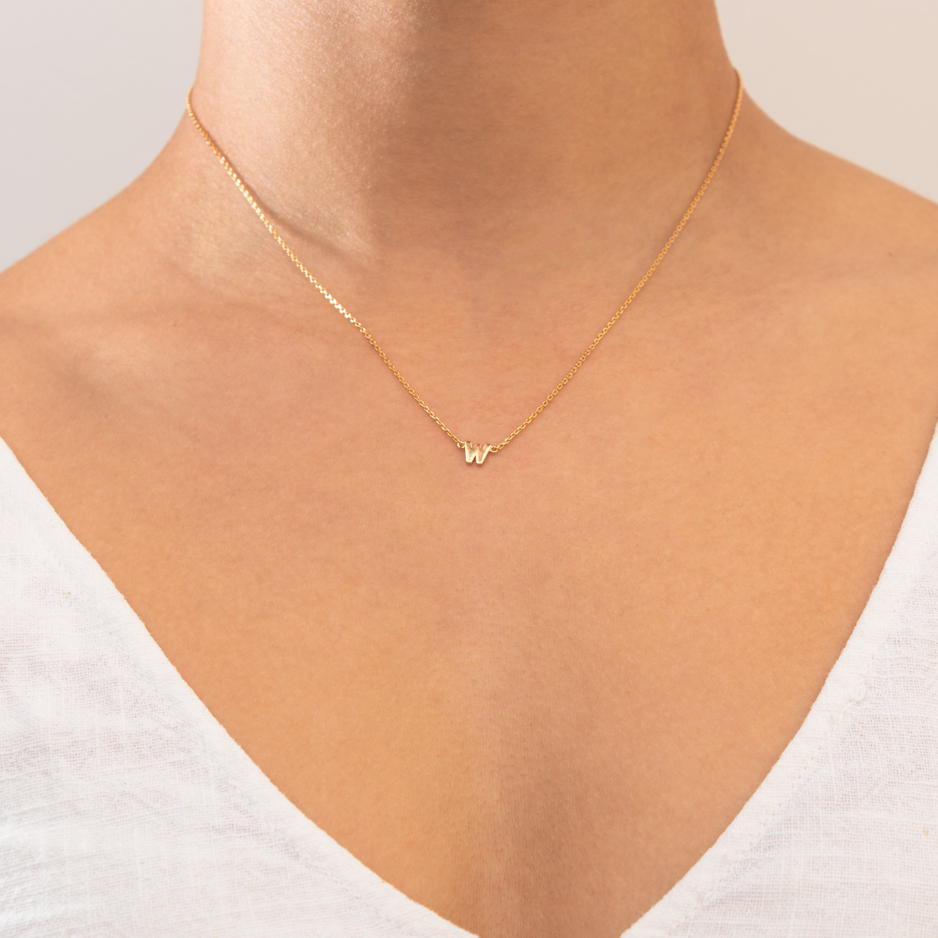 Plain Initial pendant necklace | MEZI