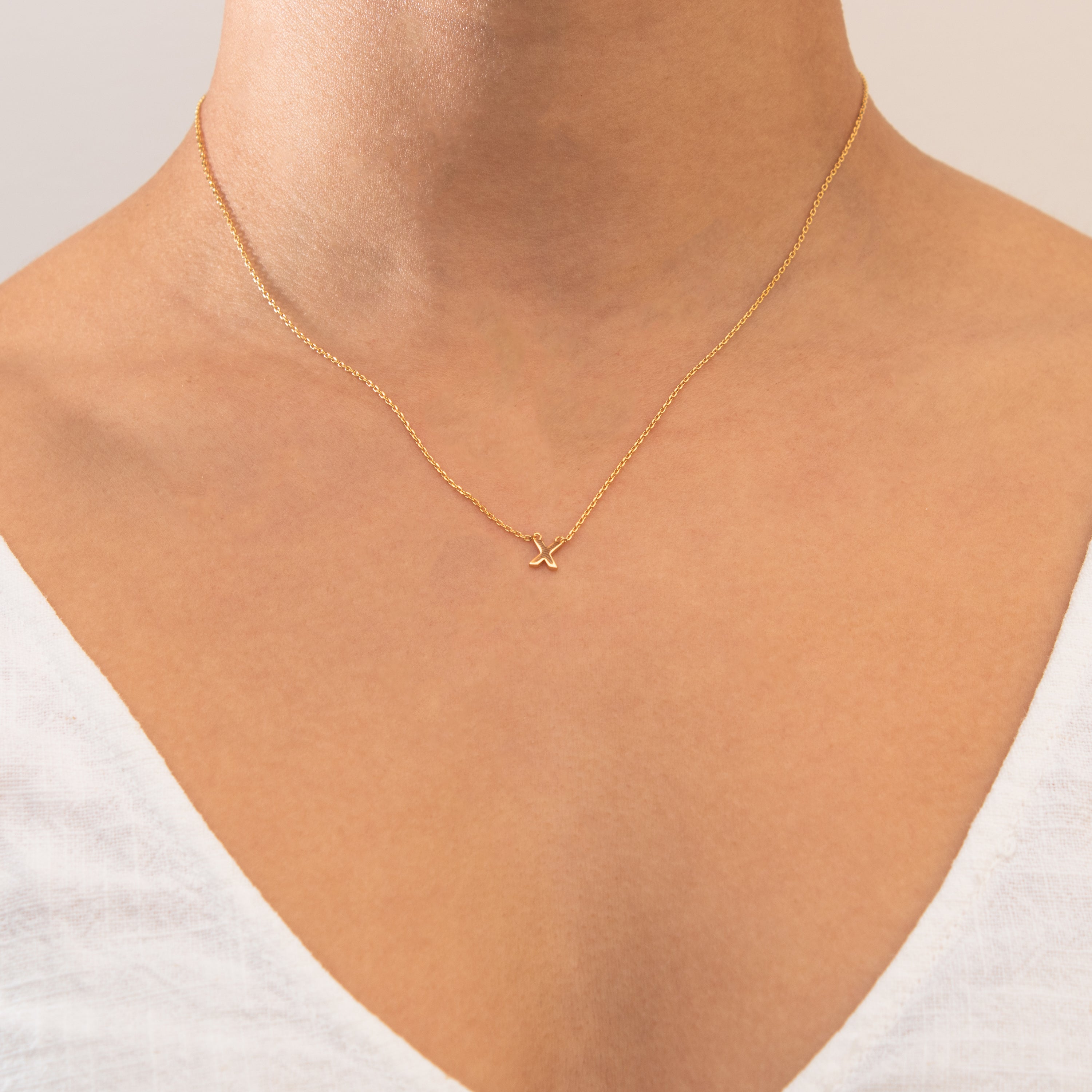 Plain Initial pendant necklace | MEZI
